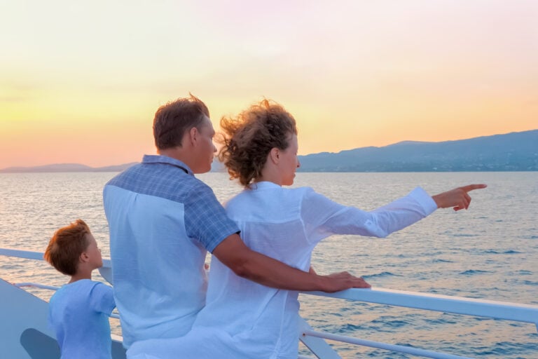 Sailing Into Memories: The Ultimate Month-by-Month Guide to Booking Family Cruises